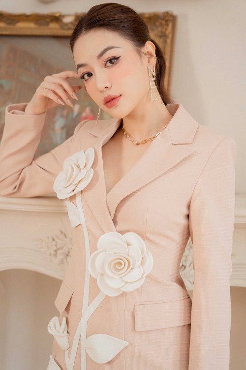 Sixdo Beige Coat Mini Dress With Flower